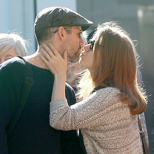 Amy Adams & Fiance Darren Le Gallo Share Kiss Christmas Shopping